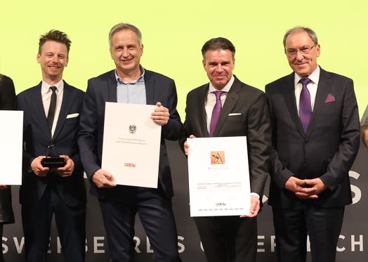Martin Thamer, Walter Pesjak, Gerald Grünberger vom VÖZ und Fachgruppenobmann Volkmar Fussi freuen sich über die Auszeichnung